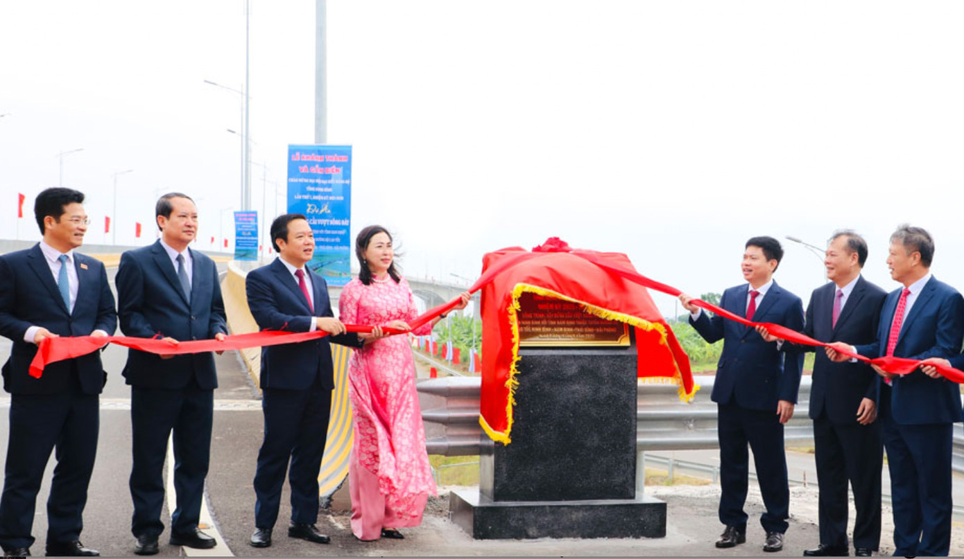 khanh-thanh-duong-hon-5000-ty-dong-ket-noi-ninh-binh-hung-yen-hai-phong realnex